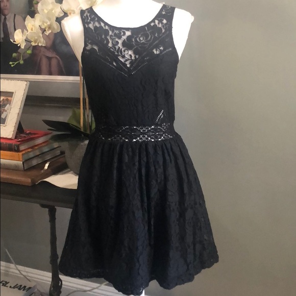 (Sold) UO Kimchi Blue Bella Fit & Flare Lace Dres - Picture 4 of 8